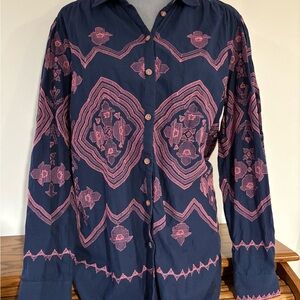 ANTHROPOLOGIE women’s navy blue w/pink
Embroidery long sleeve blouse size Small